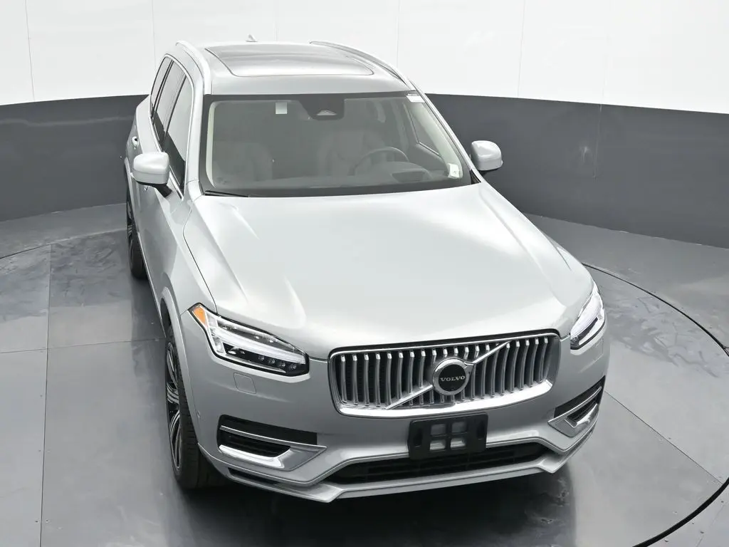 2025 Volvo - image 36