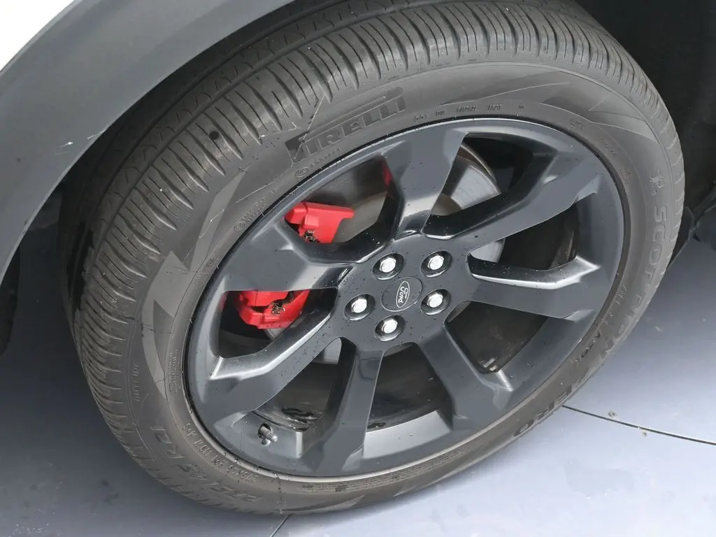 2021 Ford Explorer ST photo 12