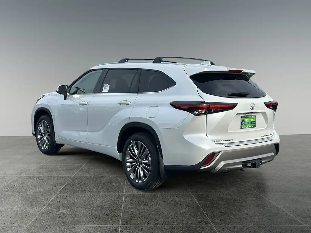 2026 Toyota Highlander Platinum photo 3