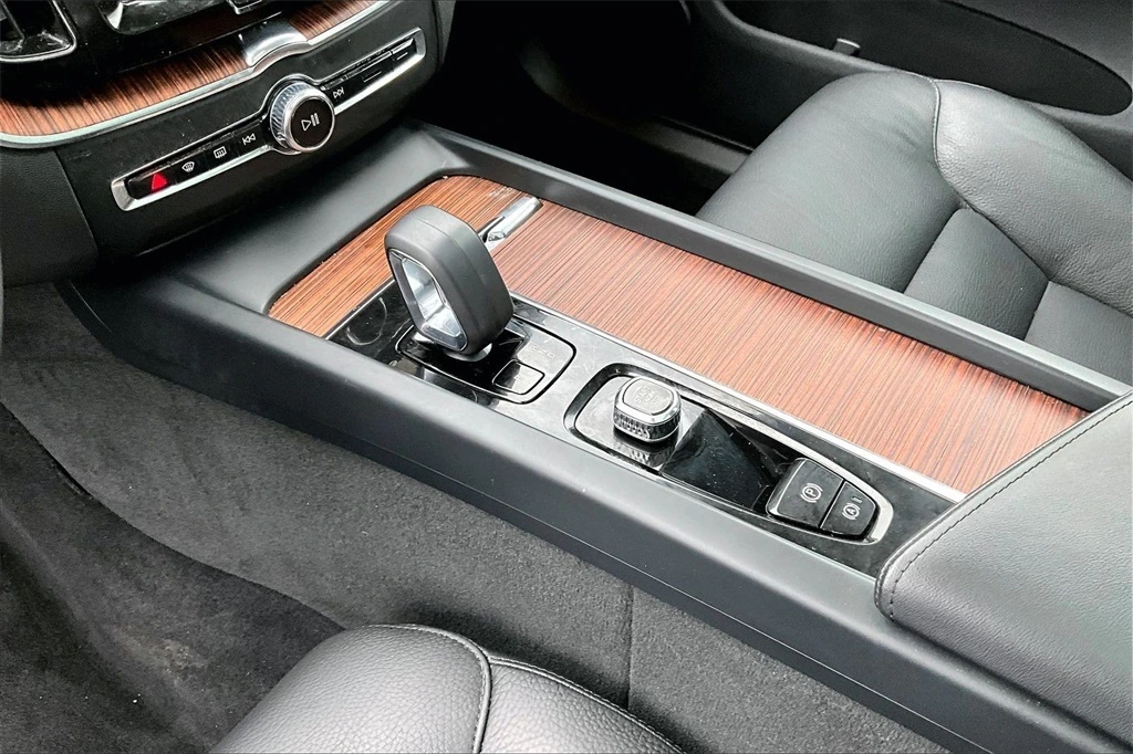 2024 Volvo - image 18