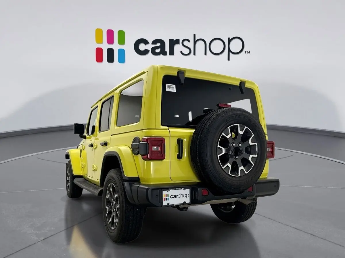2024 Jeep Wrangler Sahara photo 3