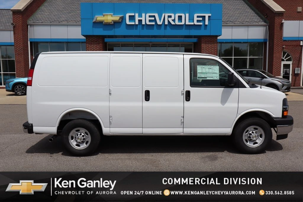 2026 Chevrolet Express 2500 Work Van HD's photo