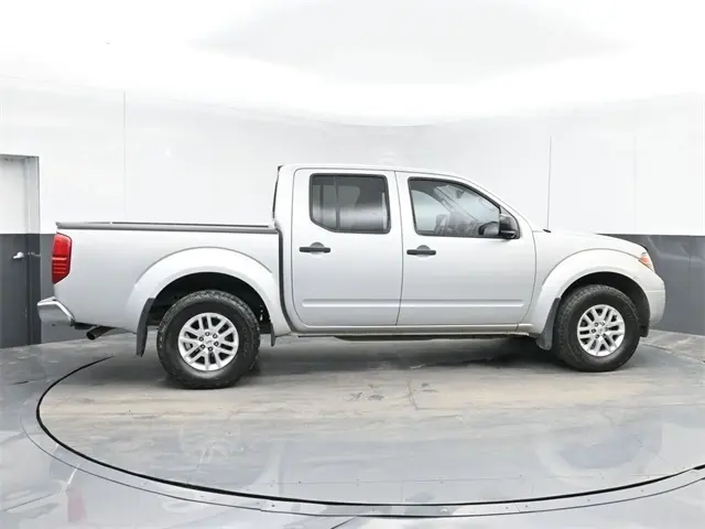 2016 Nissan Frontier SV photo 9