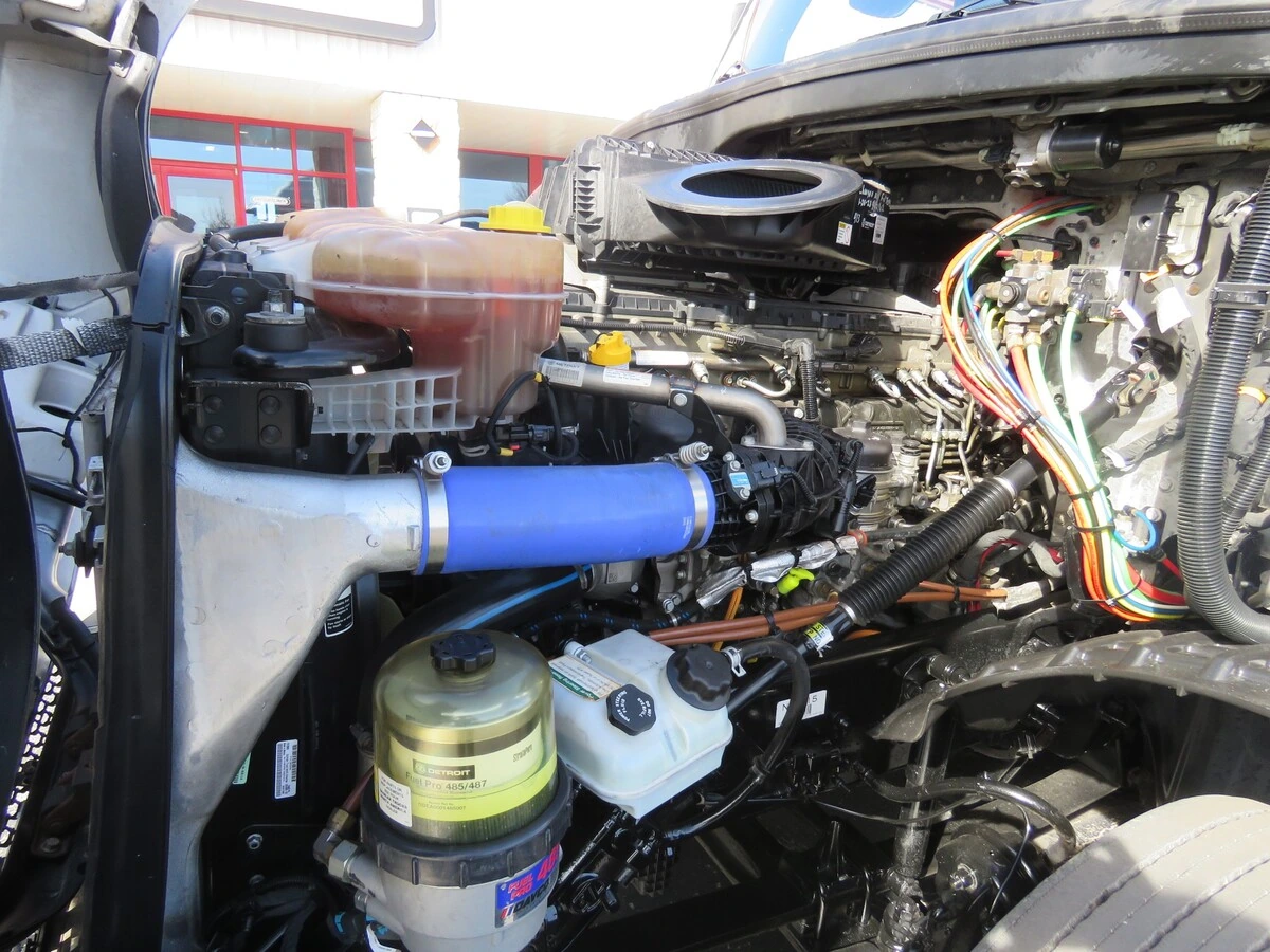 2023 Freightliner Cascadia - image 12