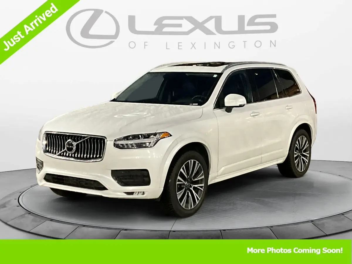 2020 Volvo XC90 Momentum's photo