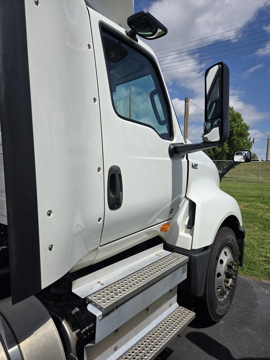 2022 International LT in Louisville, KY — photo 3