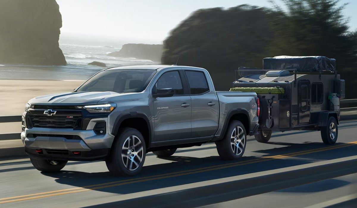 2025 Chevy Colorado Exterior Driver Side Front Profile while Towing