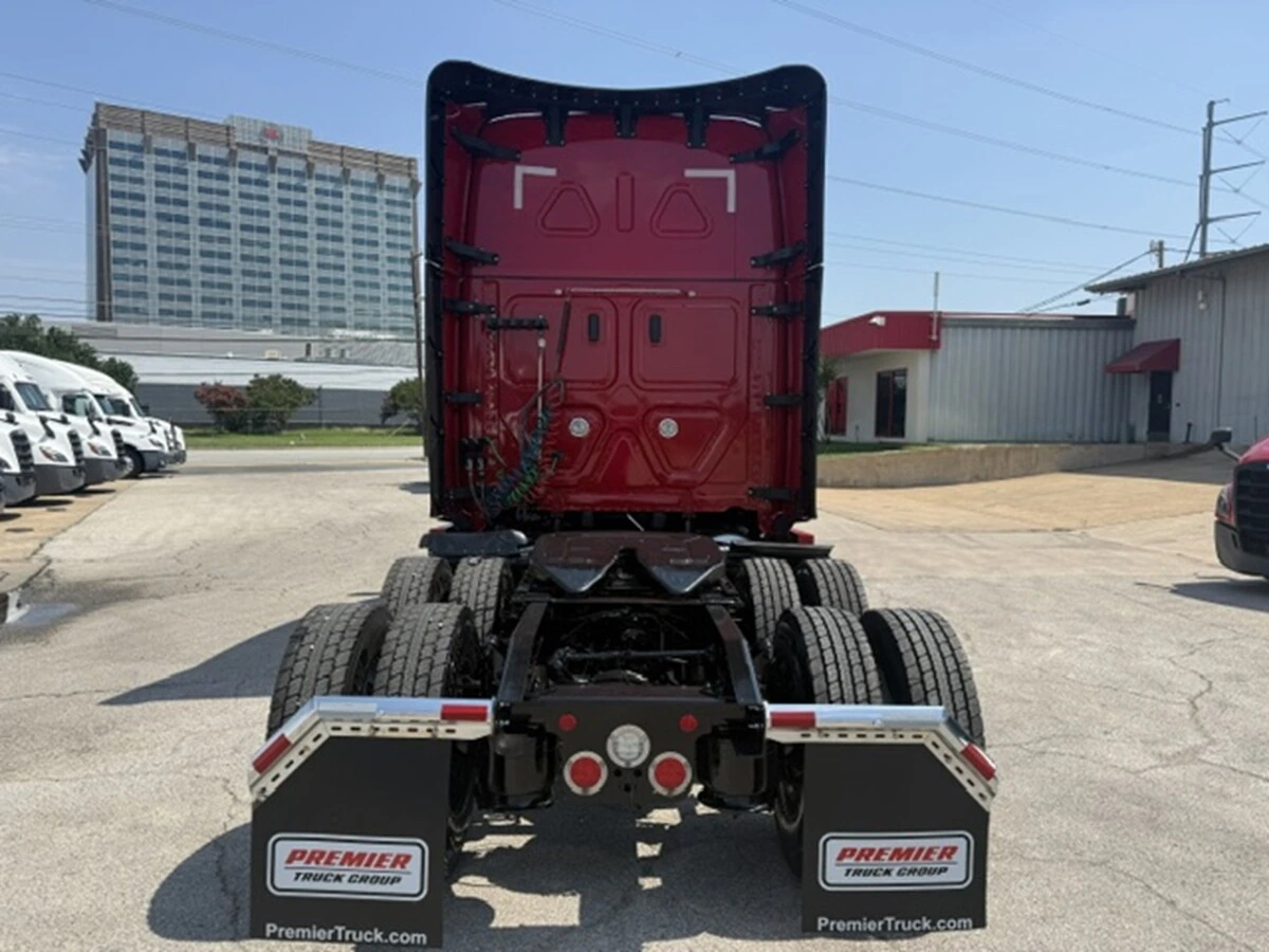 2022 Freightliner Cascadia — photo 4
