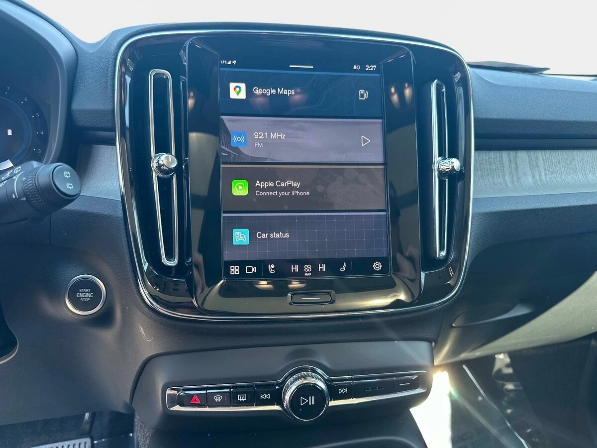 2025 Volvo - image 21