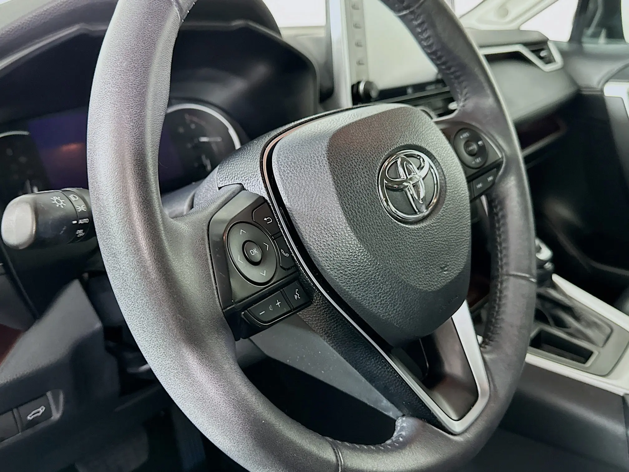 2020 Toyota RAV4 Limited photo 21