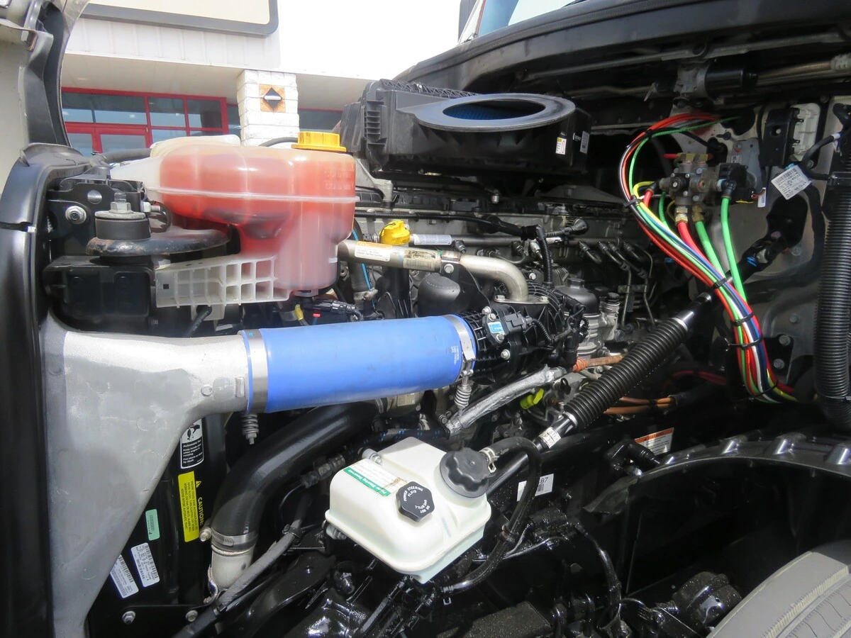 2023 Freightliner Cascadia - image 11