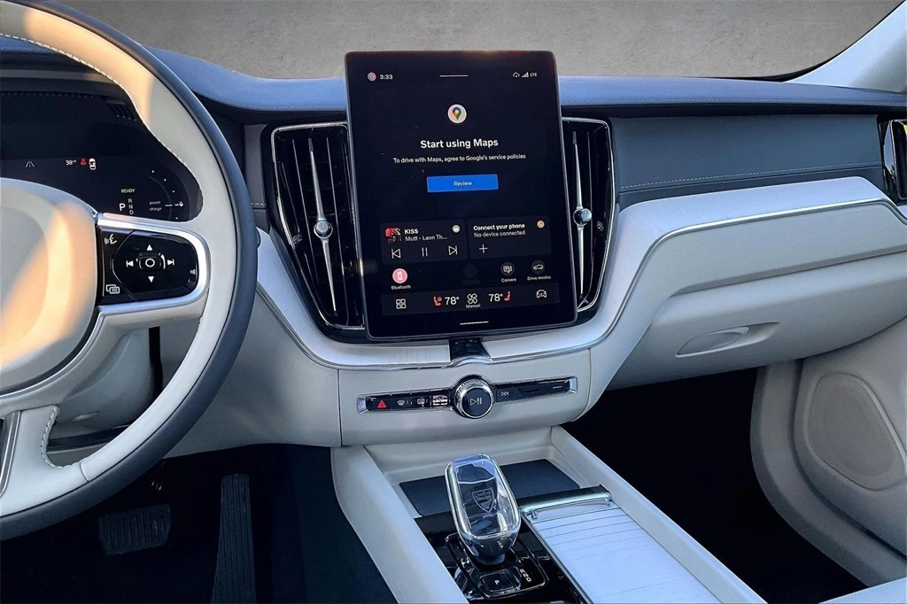 2026 Volvo - image 6