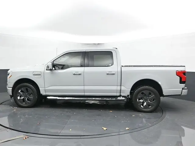 2023 Ford F-150 Lightning photo 3