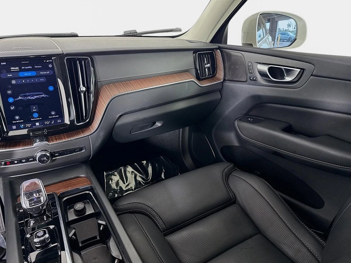 2023 Volvo - image 26