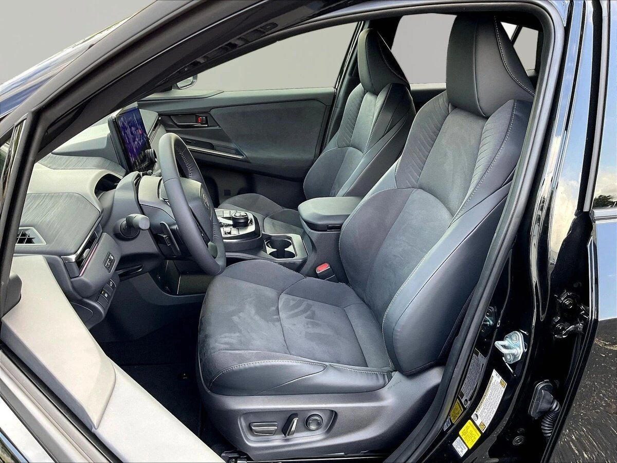 2026 Toyota C-HR XSE - Photo 16