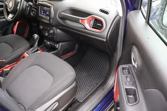 2018 Jeep Renegade Trailhawk photo 39