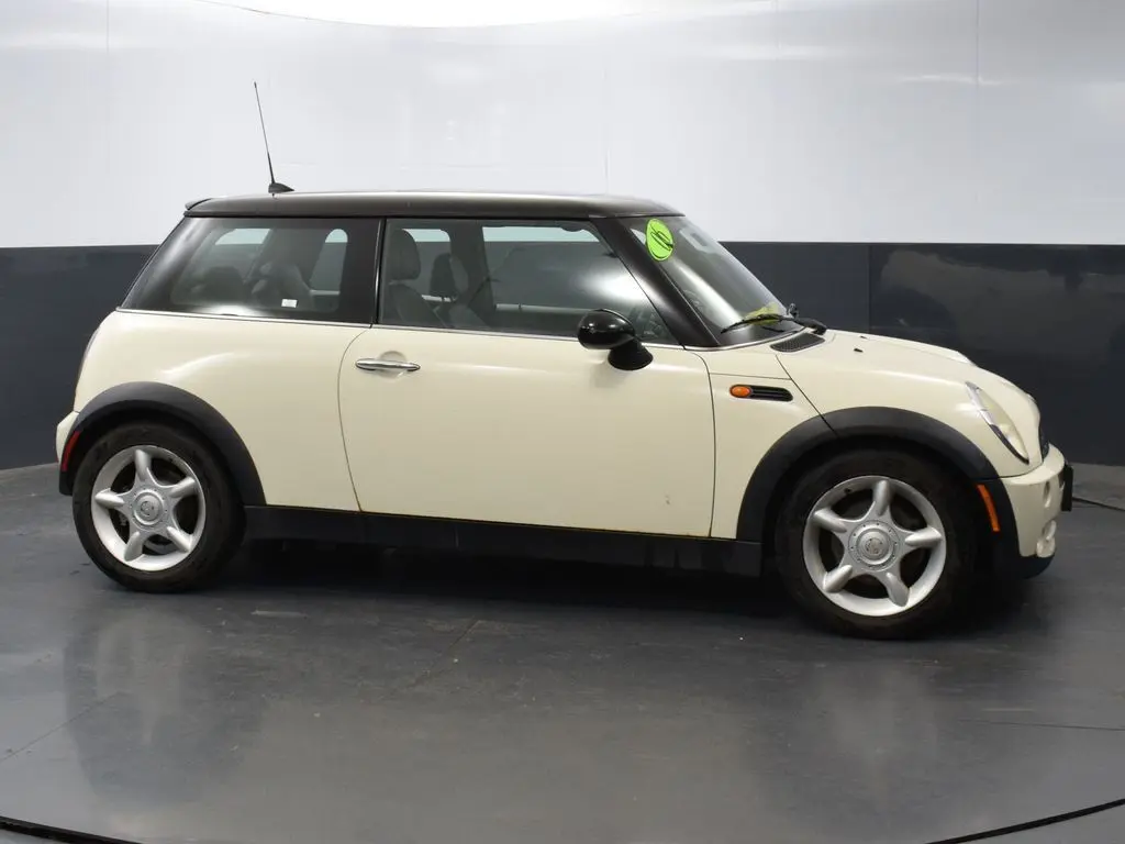 Used 2006 MINI Cooper Base with VIN WMWRC33576TK70399 for sale in Elkhorn, WI