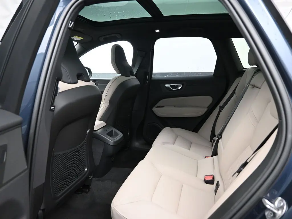 2026 Volvo - image 24