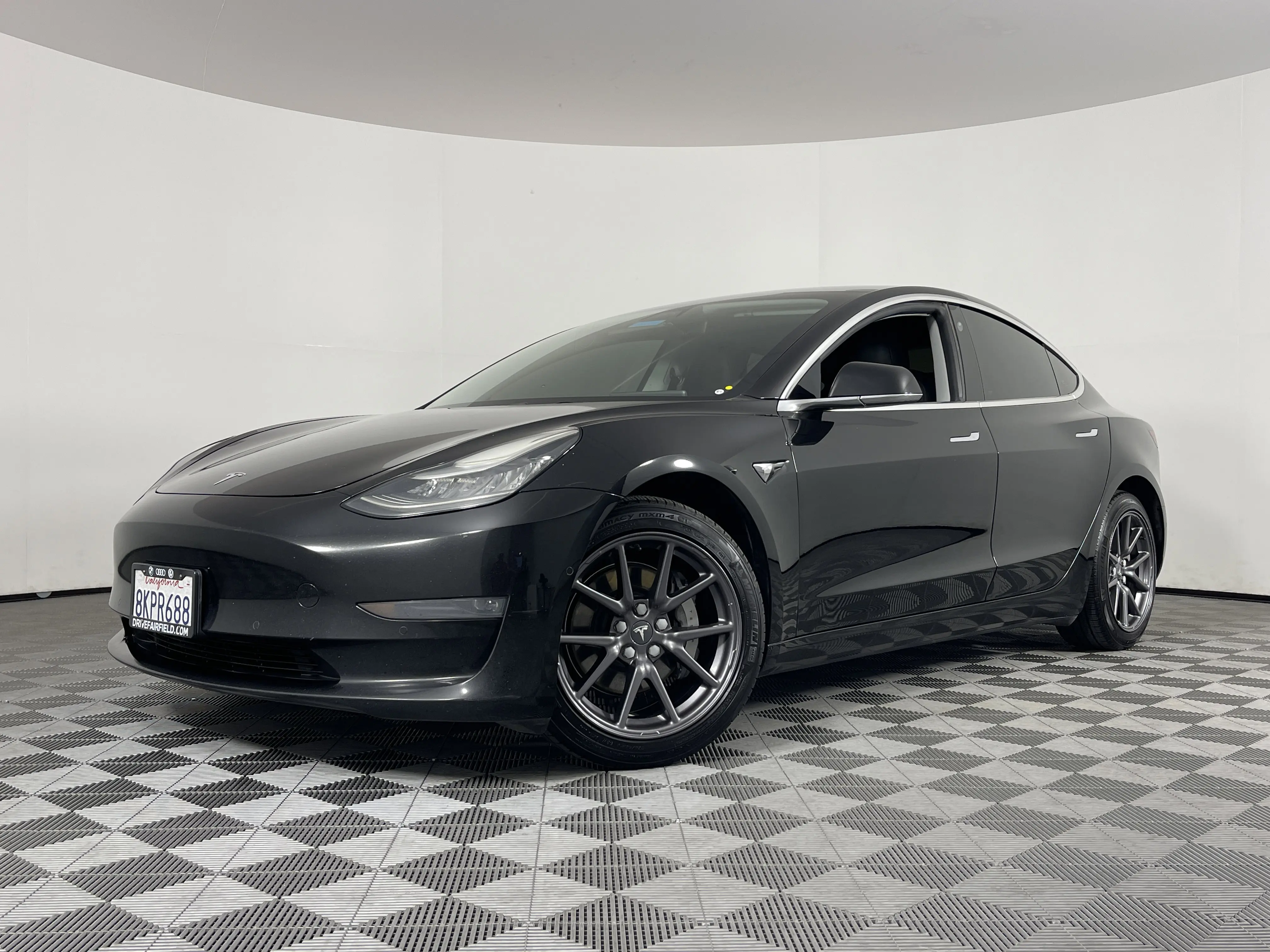 2019 Tesla Model 3 Long Range photo 2