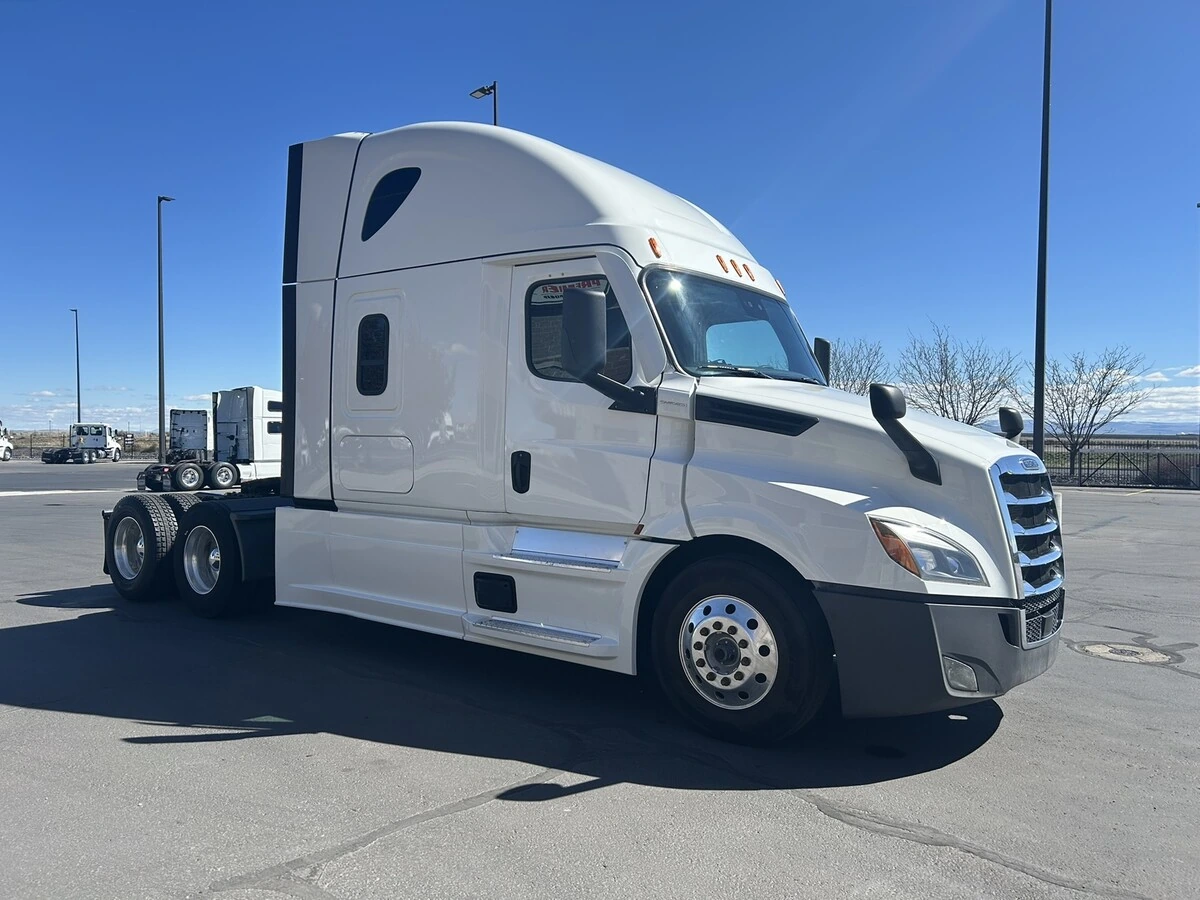 2022 Freightliner Cascadia - image 4