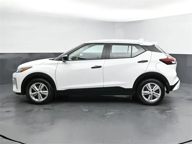 2023 Nissan Kicks S photo 5