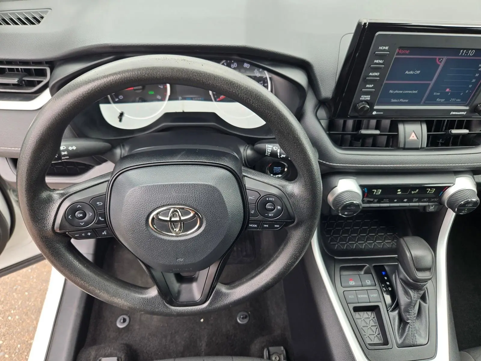 2022 Toyota RAV4 XLE photo 25