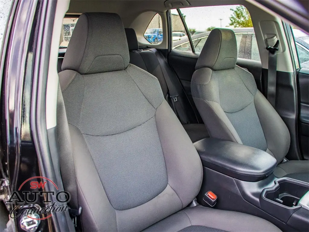 2024 Toyota RAV4 LE photo 7