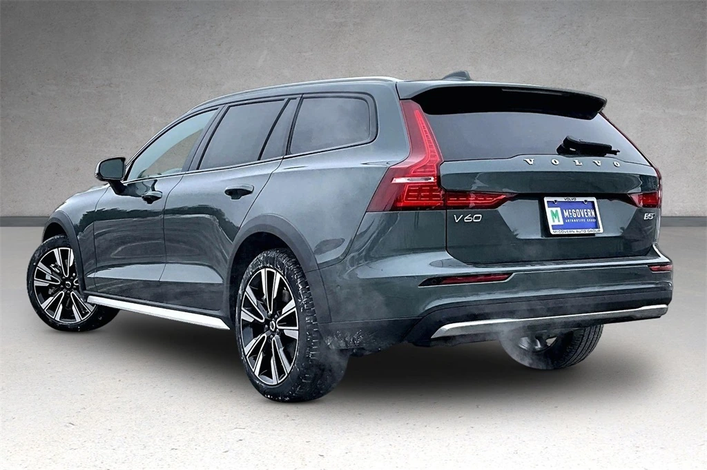 2026 Volvo - image 3