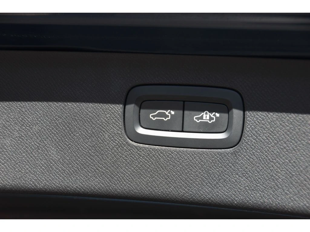 2023 Volvo - image 23