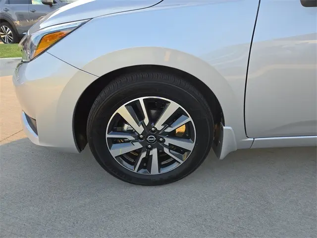 2025 Nissan Versa 1.6 SV photo 32