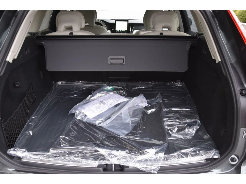 2026 Volvo - image 23