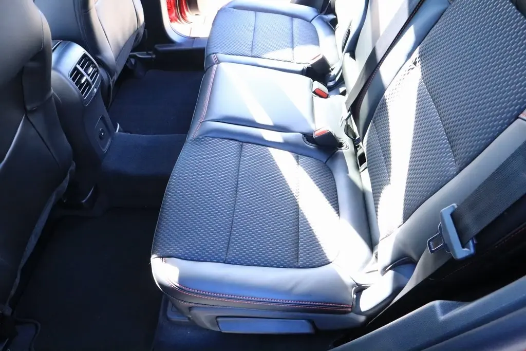 2026 Ford Escape ST-Line photo 4