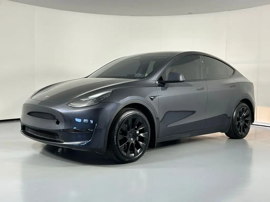 2024 Tesla Model Y Long Range photo 3