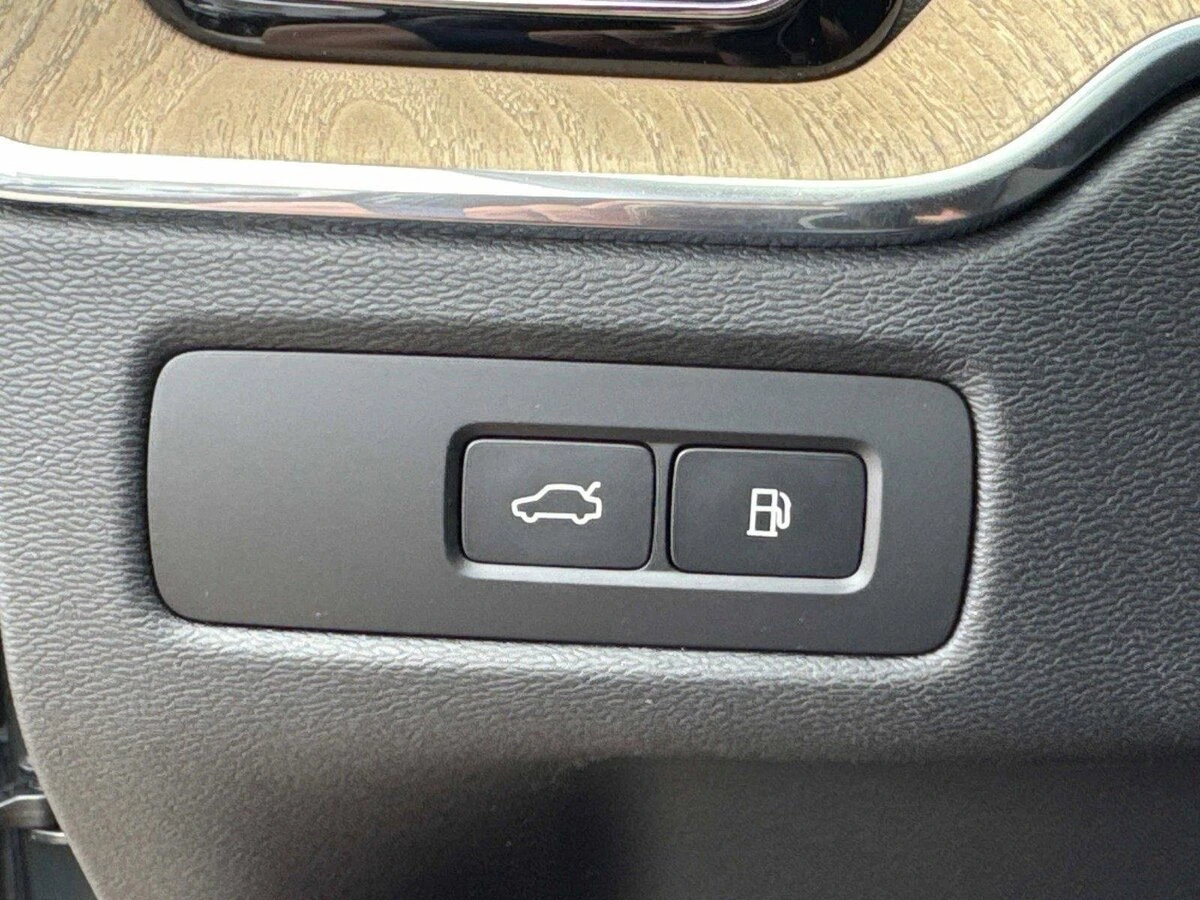 2026 Volvo - image 34