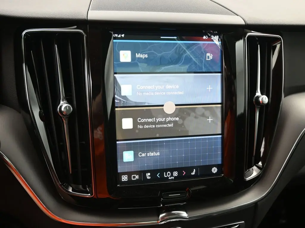 2025 Volvo - image 12