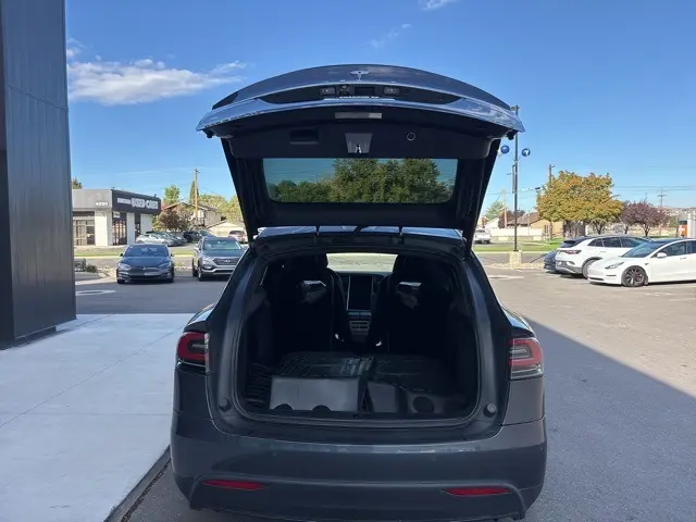 2017 Tesla Model X 75D photo 7