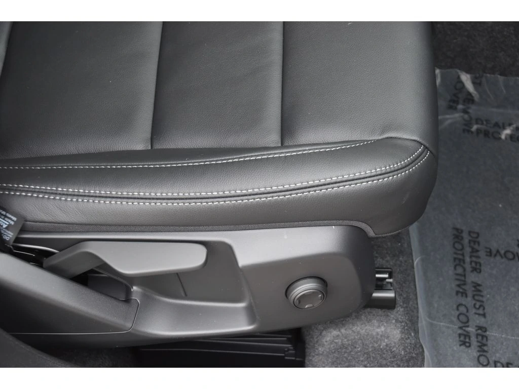 2026 Volvo - image 31