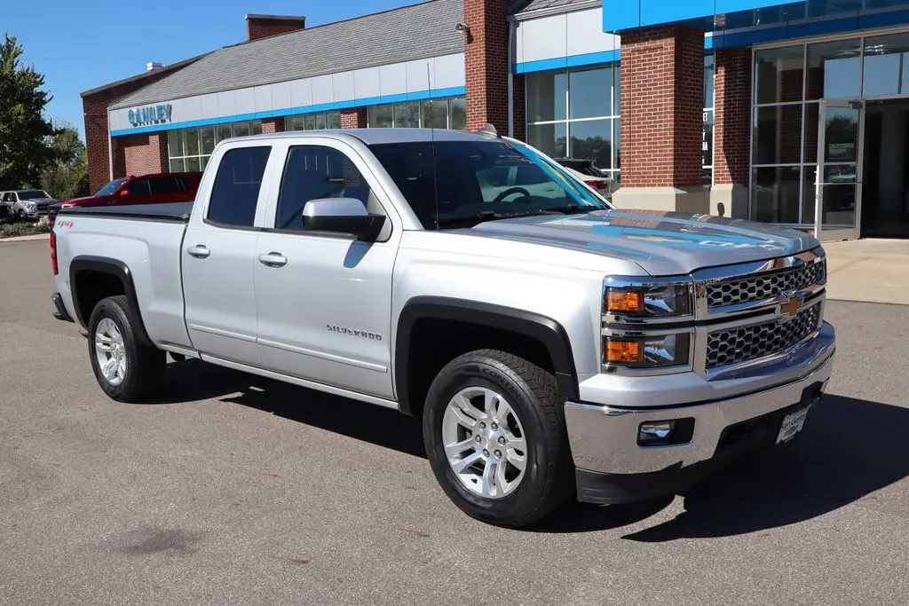 2015 Chevrolet Silverado LT photo 2