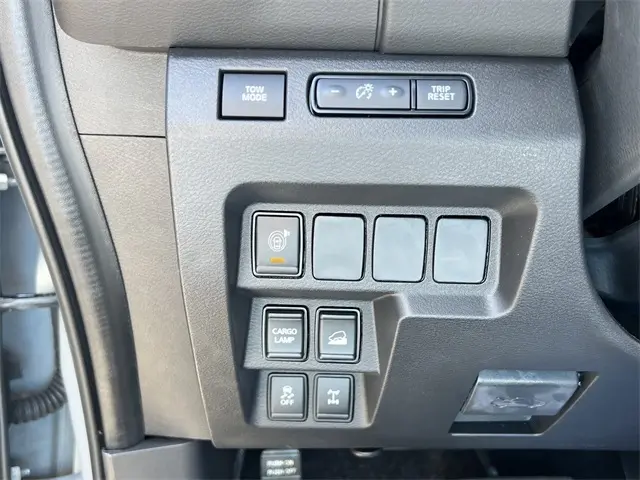 2025 Nissan Frontier PRO-4X photo 11
