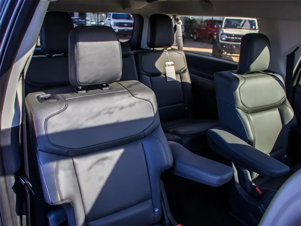 2025 Ford Expedition MAX photo 17