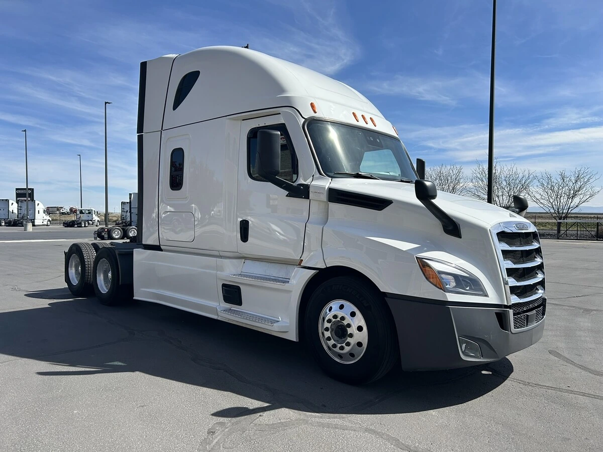 2022 Freightliner Cascadia - image 4
