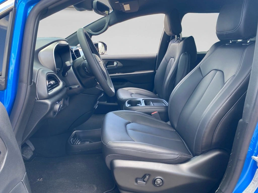 2027 Chrysler Pacifica Select - Photo 11