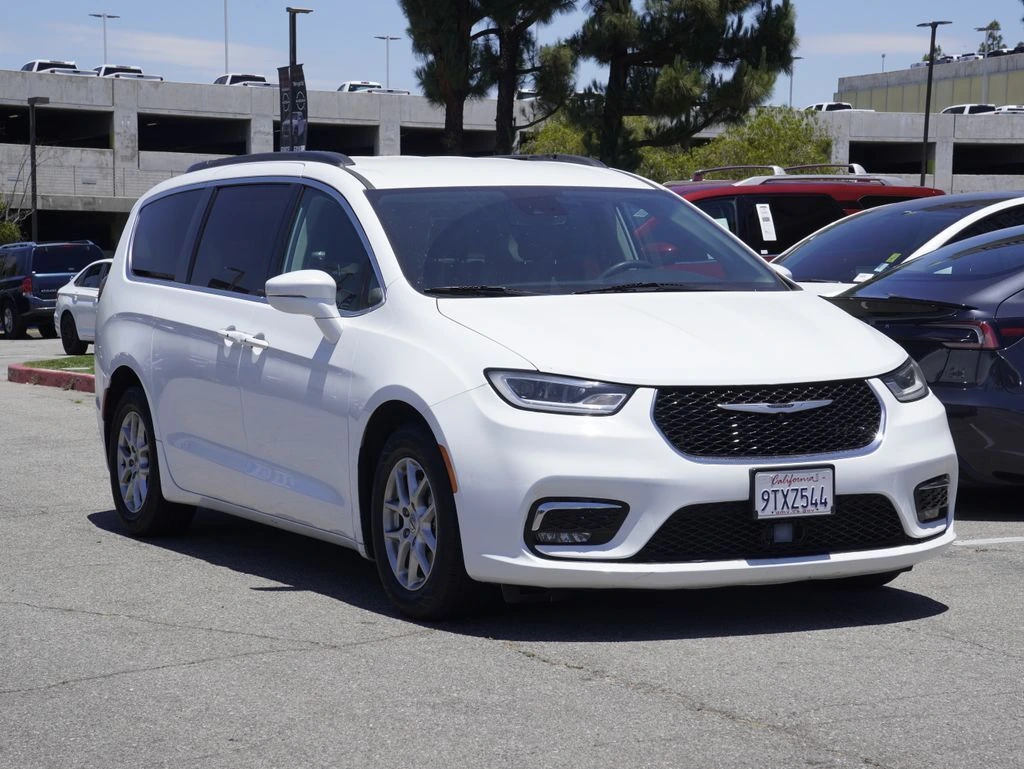 2022 Chrysler Pacifica Touring L's photo