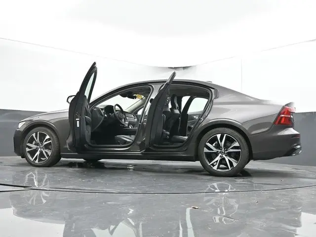 2024 Volvo S60 B5 Core photo 57
