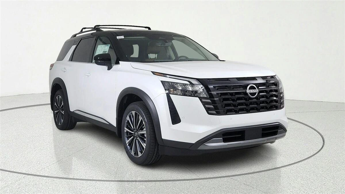 2026 Nissan Pathfinder Platinum 4WD's photo