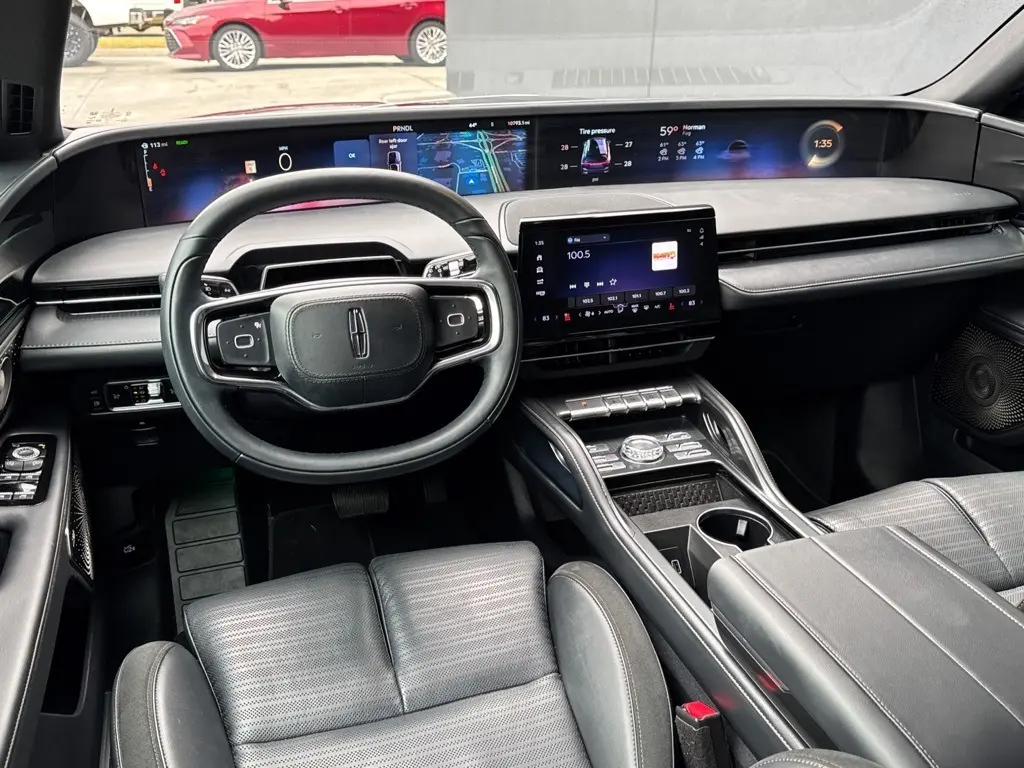 2025 Lincoln Nautilus Reserve photo 3