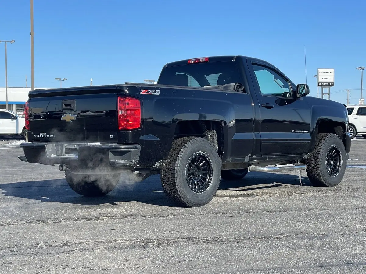 2016 Chevrolet Silverado 1500 photo 3