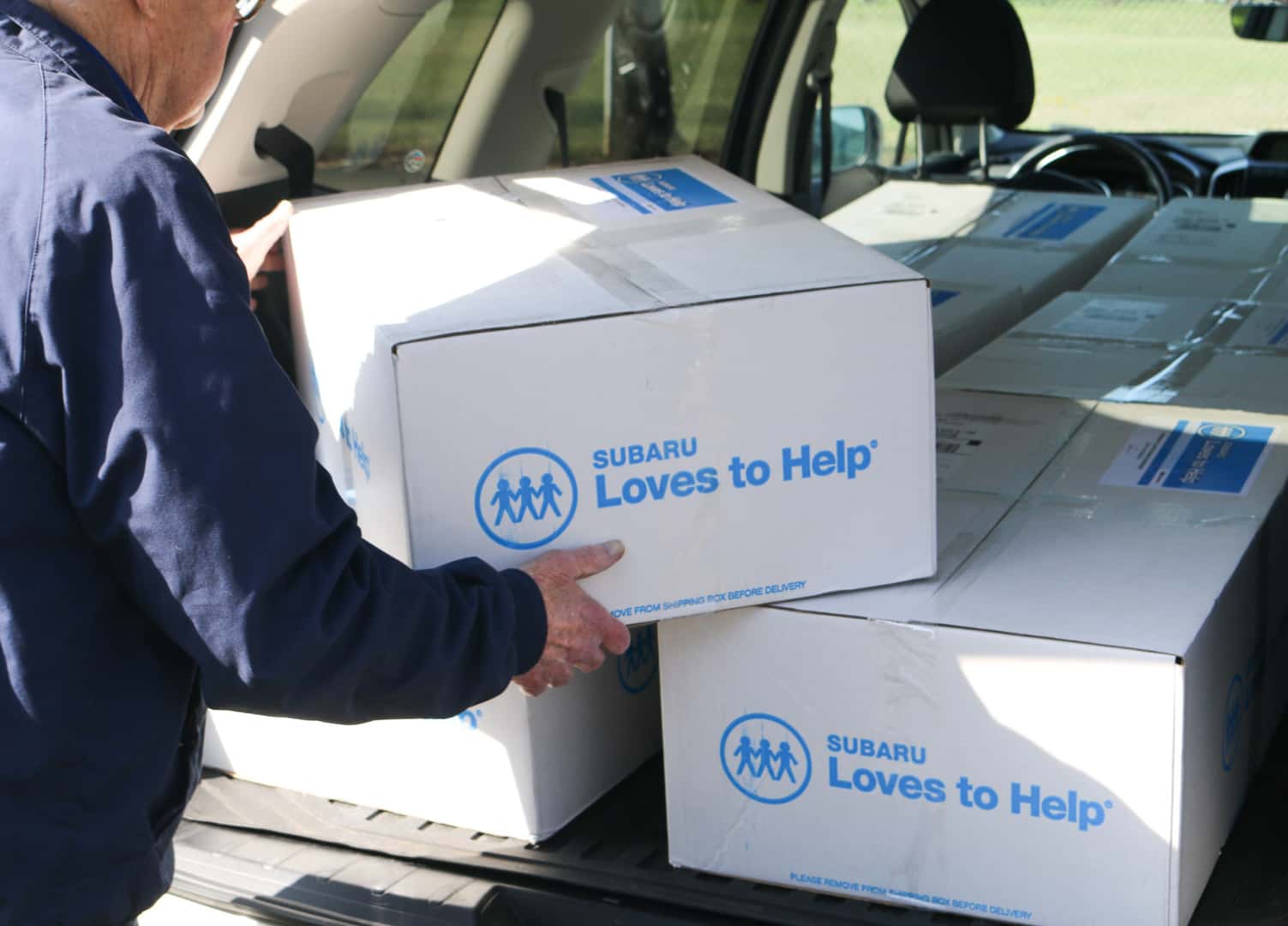 Subaru Loves to Help boxes being loaded into a vehicle