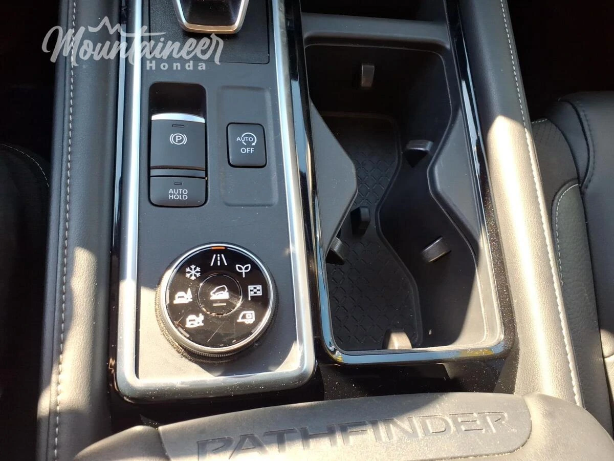 2025 Nissan Pathfinder SL - Photo 44