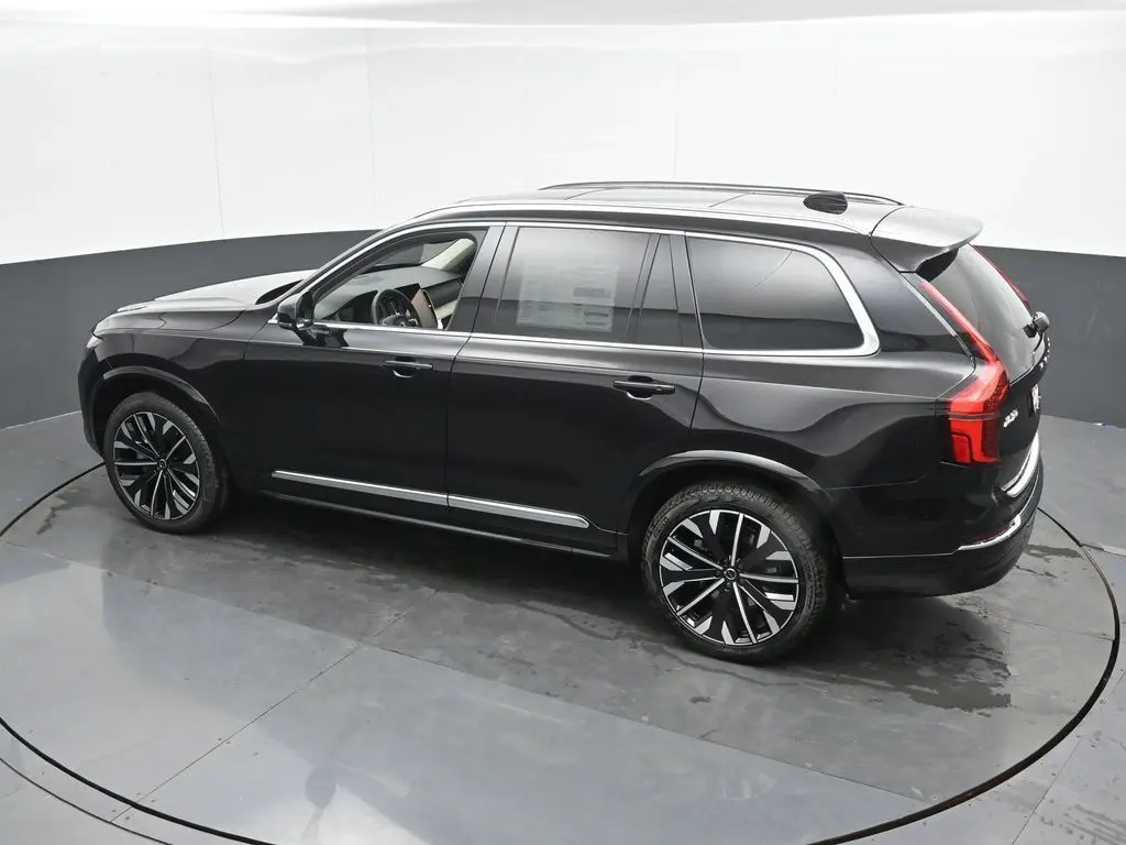 2026 Volvo - image 38